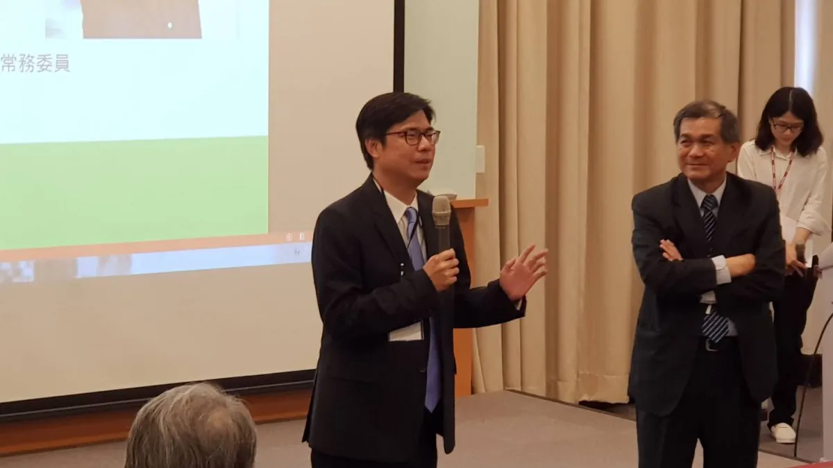 民進黨立委陳其邁21日表示,現在正進入第四次工業革命,未來他將積極推動智慧城市,讓人工智慧人才培育工作落實至高雄在地產業。(圖/陳其邁辦公室提供)