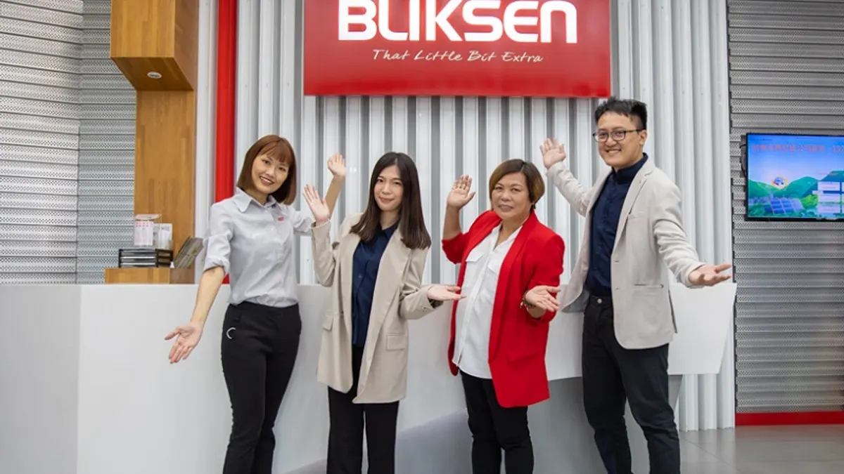 迎盛總經理曾麗芳(右二)翻轉傳統的板金業。(圖片來源:許建村拍攝) 迎盛總經理曾麗芳(右二)翻轉傳統的板金業。(圖片來源:許建村拍攝)