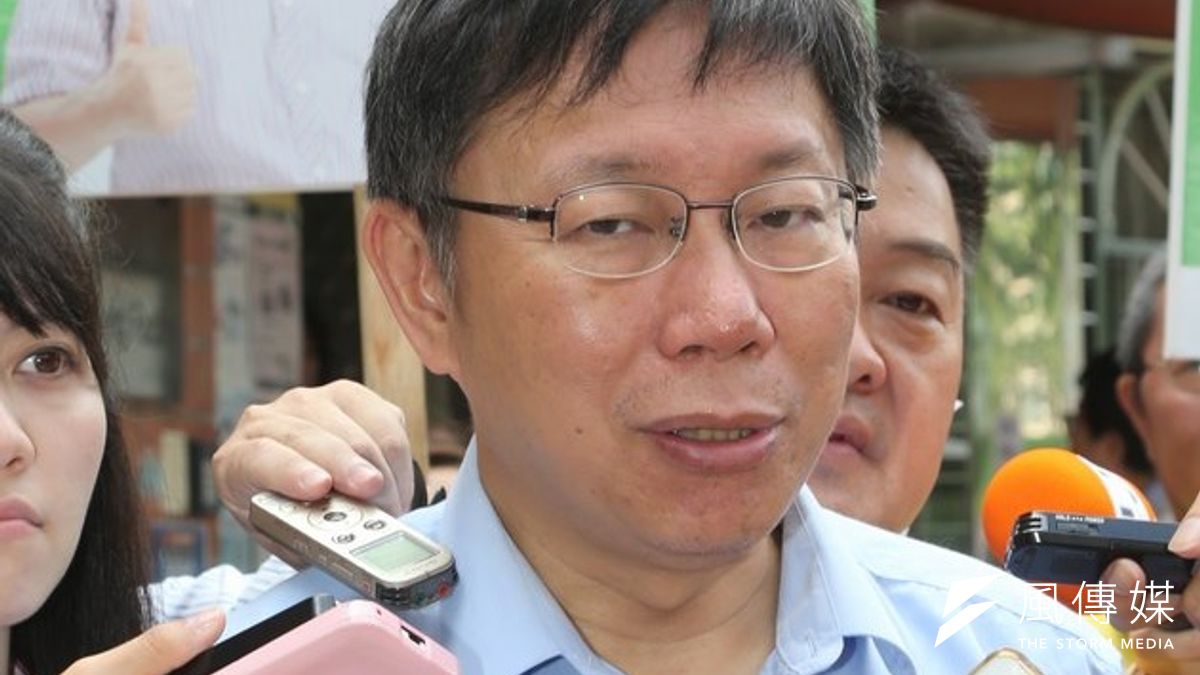 有媒體不記名報導,台大醫院抱怨柯文哲讓他們背黑鍋,柯文哲則不滿的表示,記者寫報導怎能不掛名。(吳逸驊攝) 有媒體不記名報導,台大醫院抱怨柯文哲讓他們背黑鍋,柯文哲則不滿的表示,記者寫報導怎能不掛名。(吳逸驊攝)