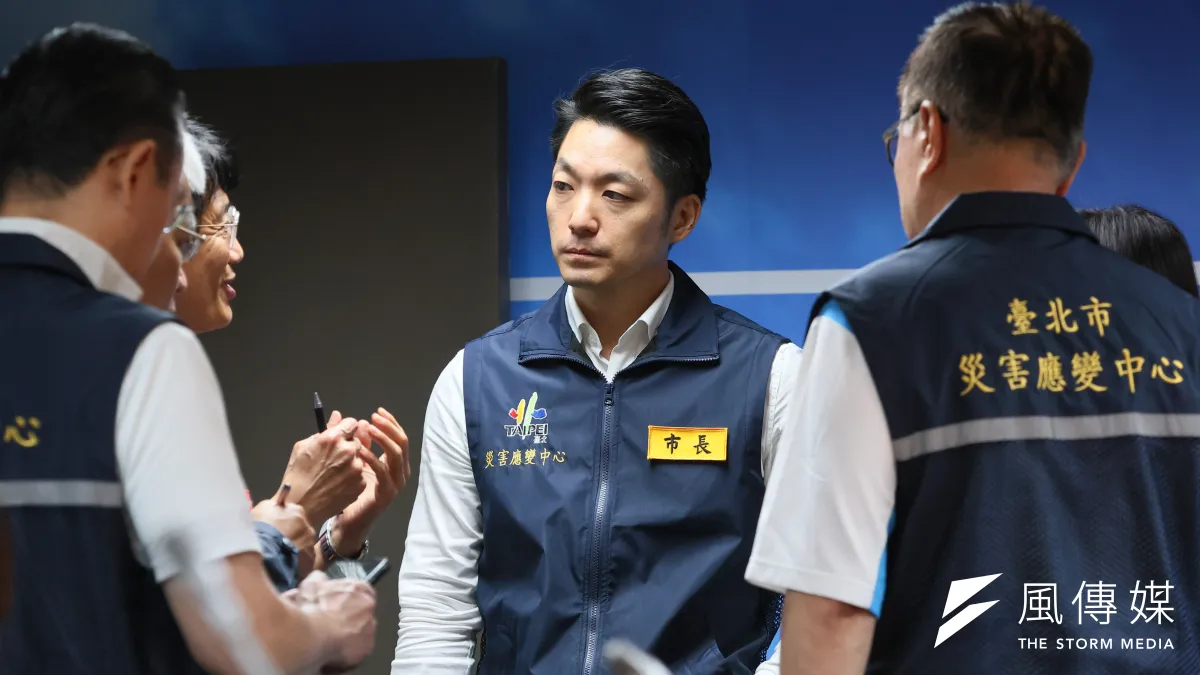 蔣萬安(中)為國民黨政治明星,擔任台北市長後各項危機處理受外界注意。(顏麟宇攝)