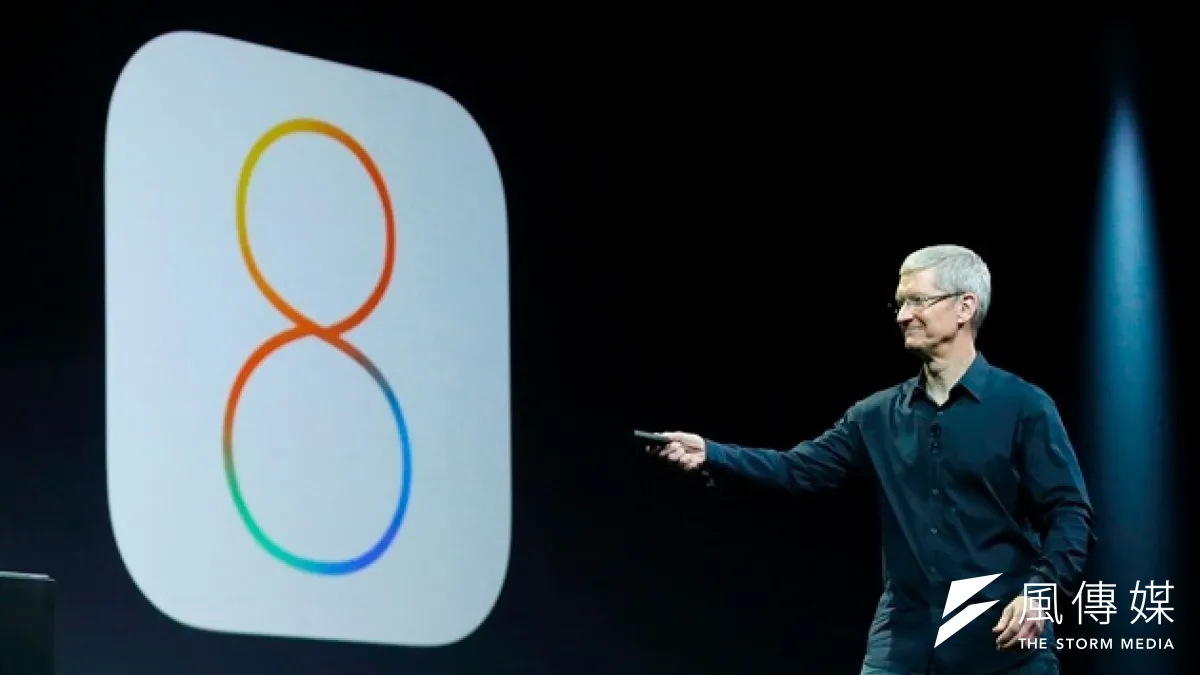 蘋果執行長庫克於WWDC上介紹新的iOS 8(美聯社)