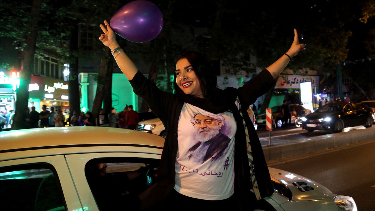 2017年伊朗總統選舉5月19日投票,現任總統魯哈尼擁有許多女性支持者(AP) 2017年伊朗總統選舉5月19日投票,現任總統魯哈尼擁有許多女性支持者(AP)