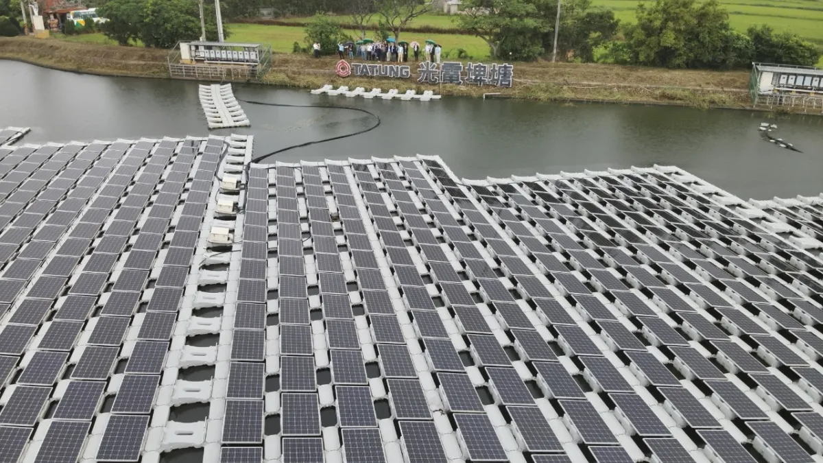 北德商務代表團唯一參訪大同台灣埤塘型太陽光電指標案場,展現大同能源光電實力。(圖/大同智能提供)