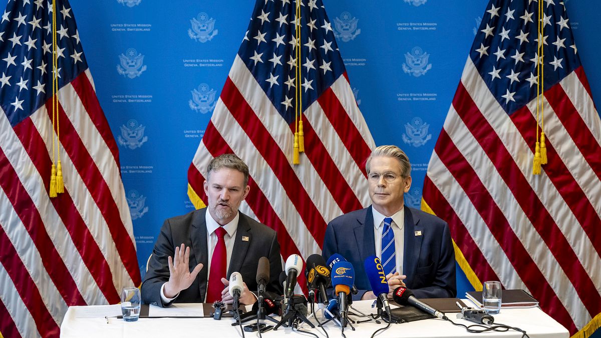 2025年5月12日,美國財政部長貝森特與貿易代表葛里爾在日內瓦召開記者會,說明美中聯合聲明的細節。(美聯社) 2025年5月12日,美國財政部長貝森特與貿易代表葛里爾在日內瓦召開記者會,說明美中聯合聲明的細節。(美聯社)
