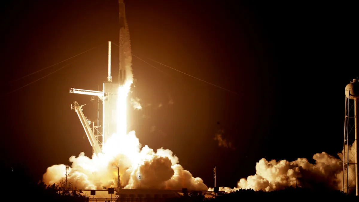 SpaceX火箭15日成功從佛羅里達州甘迺迪太空中心升空,承載4名太空人前往國際太空站(ISS)。(AP)