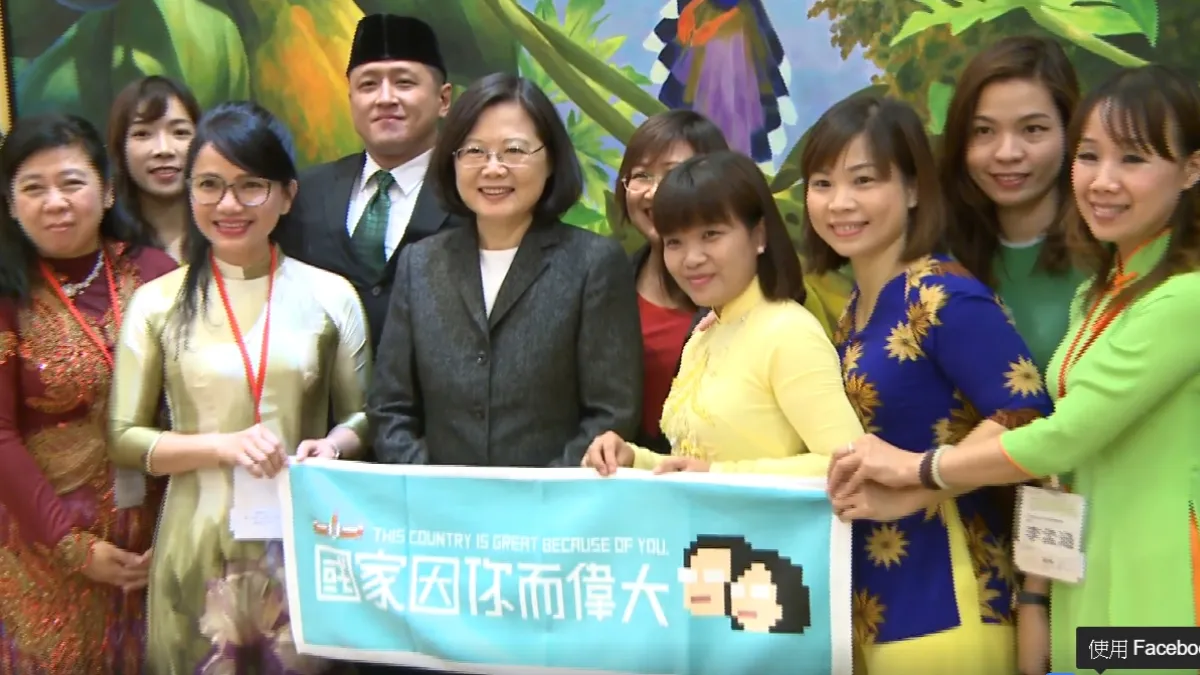 蔡英文和新移民們共餐,也表示歡迎大家加入台灣這個大家庭。(取自蔡英文臉書)