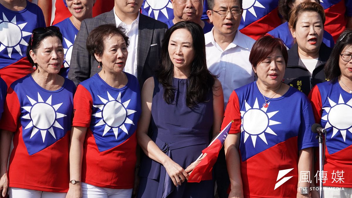 李佳芬(中)將代替韓國瑜出訪菲律賓與越南,爭取當地僑胞支持。(資料照,盧逸峰攝) 李佳芬(中)將代替韓國瑜出訪菲律賓與越南,爭取當地僑胞支持。(資料照,盧逸峰攝)