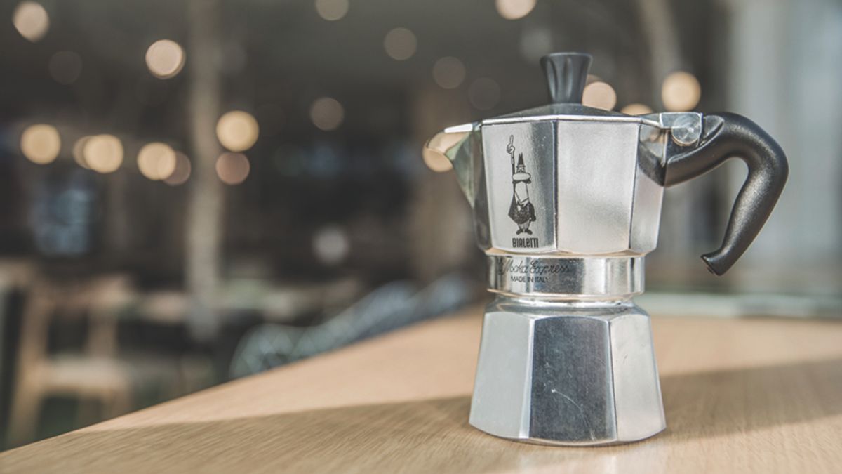 摩卡壺造型經典,似乎擺在家裡就是好品味的象徵。除了讓你輕鬆煮出好咖啡之外,它背後的故事也十分傳奇!(圖/寫樂文化提供) 摩卡壺造型經典,似乎擺在家裡就是好品味的象徵。除了讓你輕鬆煮出好咖啡之外,它背後的故事也十分傳奇!(圖/寫樂文化提供)