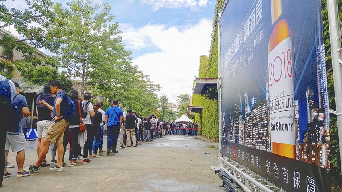2018年Whisky Live消費者排隊等候入場的盛況。(圖/Whisky Live官方臉書粉絲頁) 2018年Whisky Live消費者排隊等候入場的盛況。(圖/Whisky Live官方臉書粉絲頁)