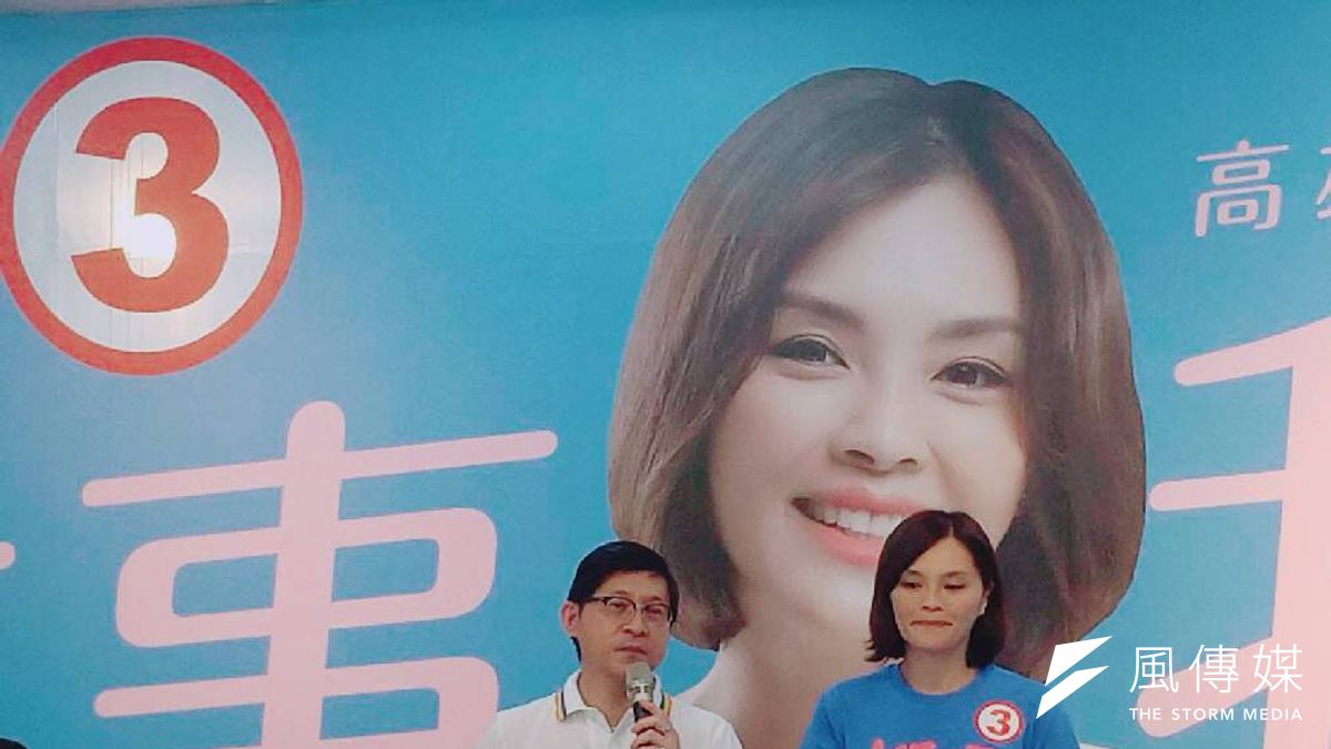 國民黨高市長候選人李眉蓁高雄各同鄉會挺眉蓁後援會於國民黨高雄市黨部舉行,李眉蓁出席,現場近百位鄉親與會,後援會會長李玉文主持,凍蒜聲不絕於耳,場面熱烈。 (圖/徐炳文攝) 國民黨高市長候選人李眉蓁高雄各同鄉會挺眉蓁後援會於國民黨高雄市黨部舉行,李眉蓁出席,現場近百位鄉親與會,後援會會長李玉文主持,凍蒜聲不絕於耳,場面熱烈。 (圖/徐炳文攝)