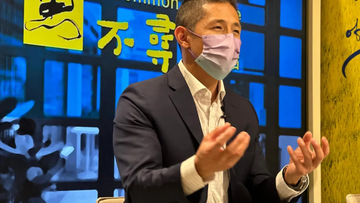 壯闊台灣聯盟理事長吳怡儂直言,由陸配議題可見,選舉運動已成為競賽。(龍應台基金會提供)