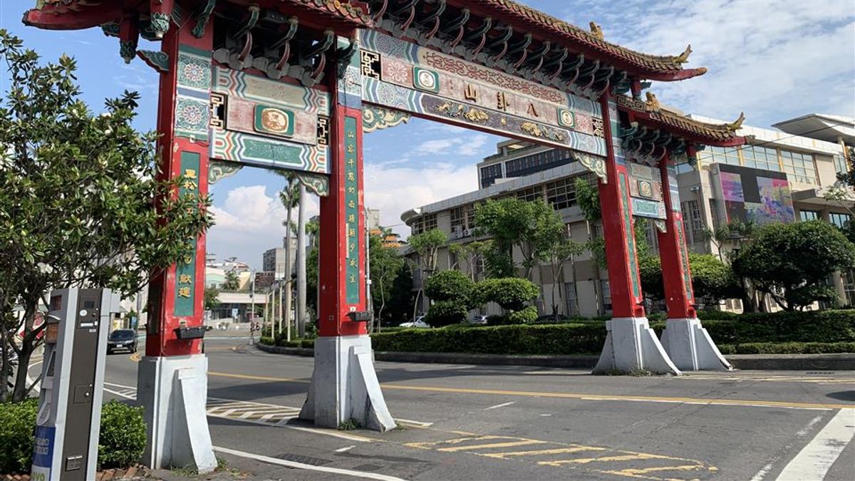 八卦山牌樓是八卦山風景區的重要地標,當年的進馨汽水有限公司(黑松股份有限公司的前身)獻建,於民國52年11月開工。(圖/彰化縣政府提供) 八卦山牌樓是八卦山風景區的重要地標,當年的進馨汽水有限公司(黑松股份有限公司的前身)獻建,於民國52年11月開工。(圖/彰化縣政府提供)