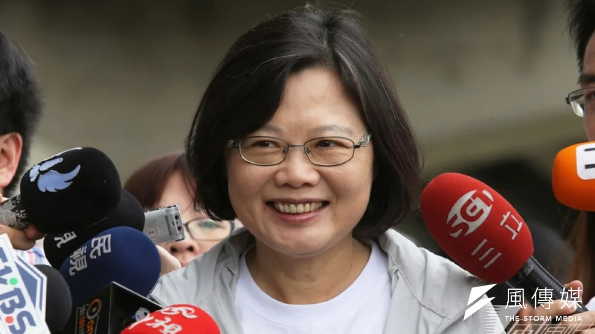 民進黨發言人鄭運鵬23日上午轉述主席蔡英文談話表示,李光耀是當代傑出的政治家,在他兼具智慧與視野的領導下,新加坡不但展現高度的經濟活力和繁榮。(楊子磊攝)