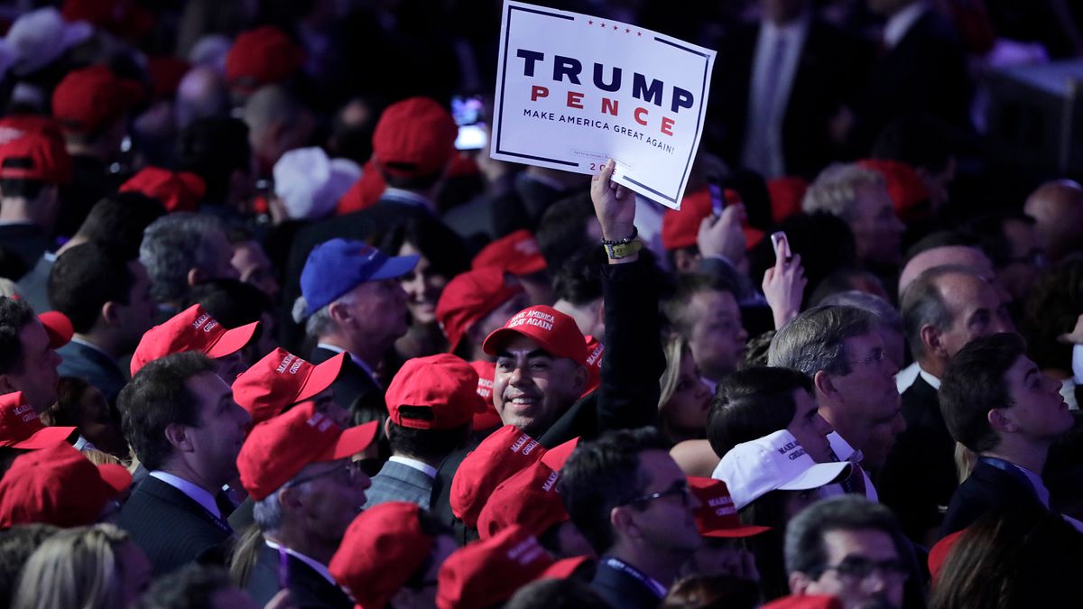 2016美國總統大選出爐,川普支持者狂喜寫在臉上。(美聯社) 2016美國總統大選出爐,川普支持者狂喜寫在臉上。(美聯社)