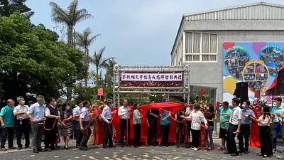 雲林縣政府於元長鄉信義國小附設「蔡秋桐文學館」,18日舉辦揭牌啟用典禮。(圖/雲林縣政府教育處提供)