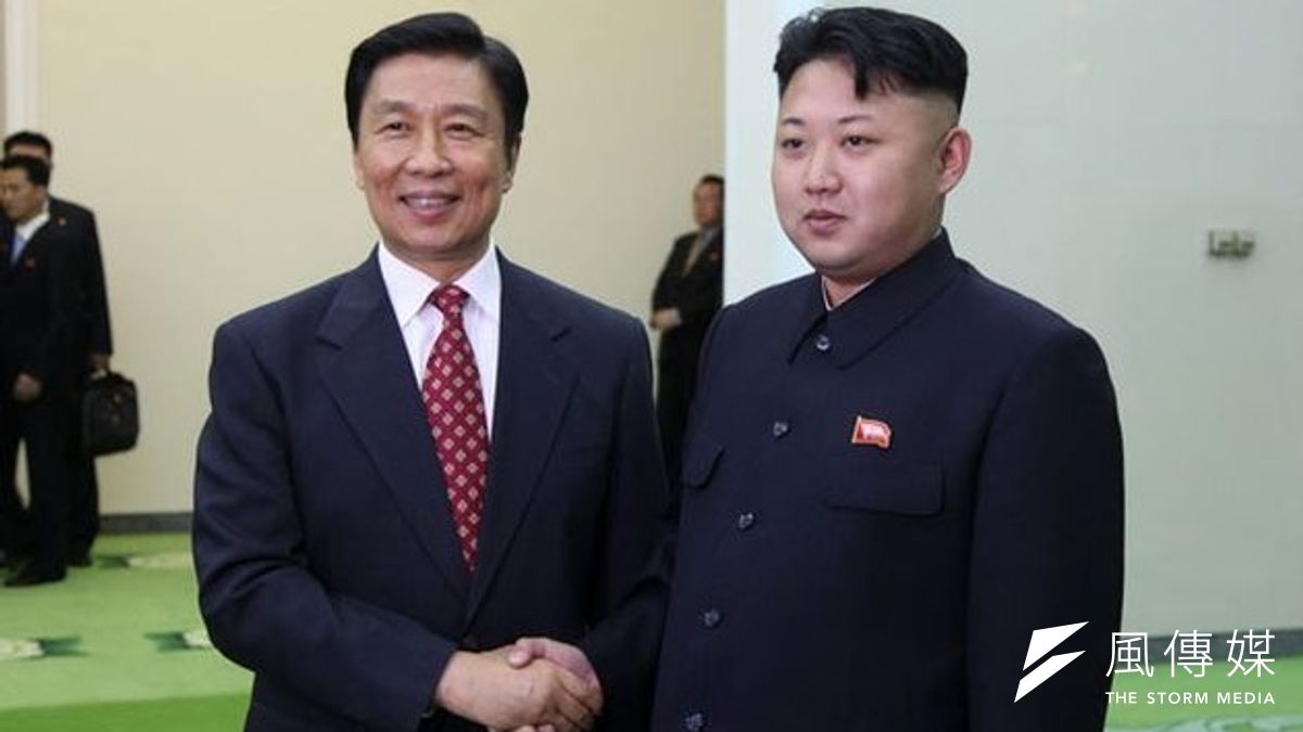 中國國家副主席李源潮(左)2013年在平壤拜訪金正恩,強固雙邊關係。(取自網路) 中國國家副主席李源潮(左)2013年在平壤拜訪金正恩,強固雙邊關係。(取自網路)