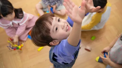 有家長分享親身經驗,採親子共學、正向教養概念教養下的孩子比較有創意,也敢大膽冒險。示意圖。(資料照,取自xFrame)