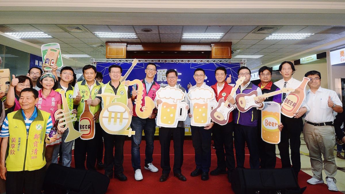 桃園市長鄭文燦今(26)日上午於市府,出席「桃園藝文特區商圈發展協會『桃園藝起來 爵士音樂啤酒節』記者會」。(圖/桃園市政府提供) 桃園市長鄭文燦今(26)日上午於市府,出席「桃園藝文特區商圈發展協會『桃園藝起來 爵士音樂啤酒節』記者會」。(圖/桃園市政府提供)