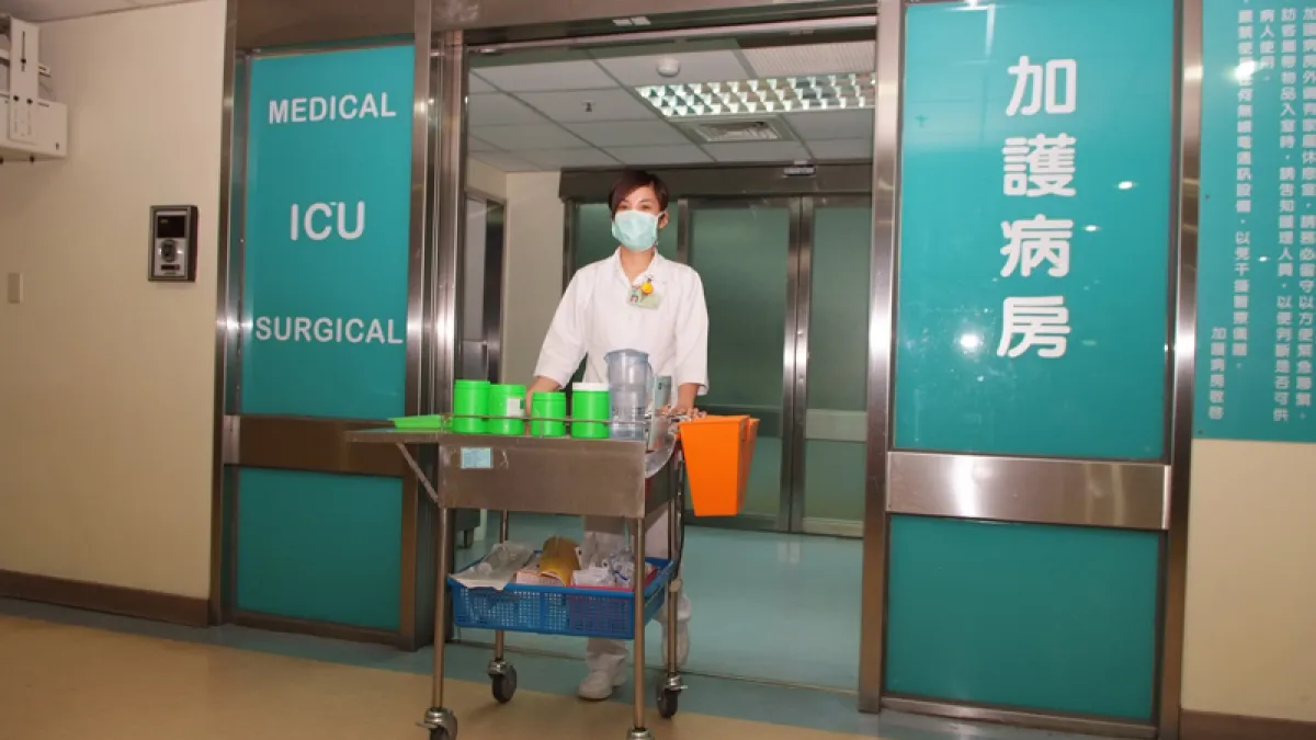 重症醫師得在加護病房衣不解帶24小時,健保才給付7、800元,換算每小時的給付額,連到便利商店買杯咖啡都不夠。(取自大里仁愛醫院網站)