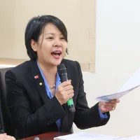 針對國籍爭議,民眾黨立委李貞秀今日召開記者會強調,「台灣是我的家」、並出示自己註銷中國戶籍的證明,宣布授權陸委會代為辦理放棄對岸國。(資料照,顏麟宇攝) 針對國籍爭議,民眾黨立委李貞秀今日召開記者會強調,「台灣是我的家」、並出示自己註銷中國戶籍的證明,宣布授權陸委會代為辦理放棄對岸國。(資料照,顏麟宇攝)