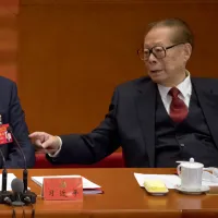 2017年10月,中共十九大上的習近平與江澤民。(美聯社) 2017年10月,中共十九大上的習近平與江澤民。(美聯社)