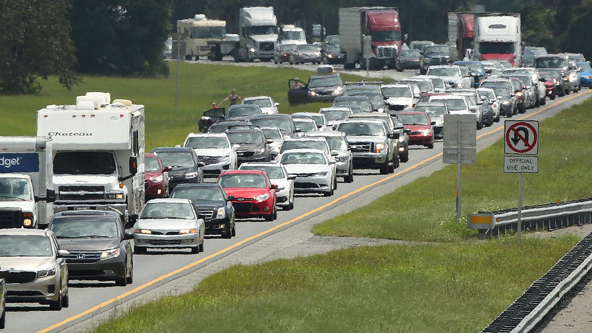 元旦連續假期預期將有大量旅遊車潮出現,高公局建議用路人盡量避開假期間國道重點壅塞路段及時段。(示意圖/AP) 元旦連續假期預期將有大量旅遊車潮出現,高公局建議用路人盡量避開假期間國道重點壅塞路段及時段。(示意圖/AP)