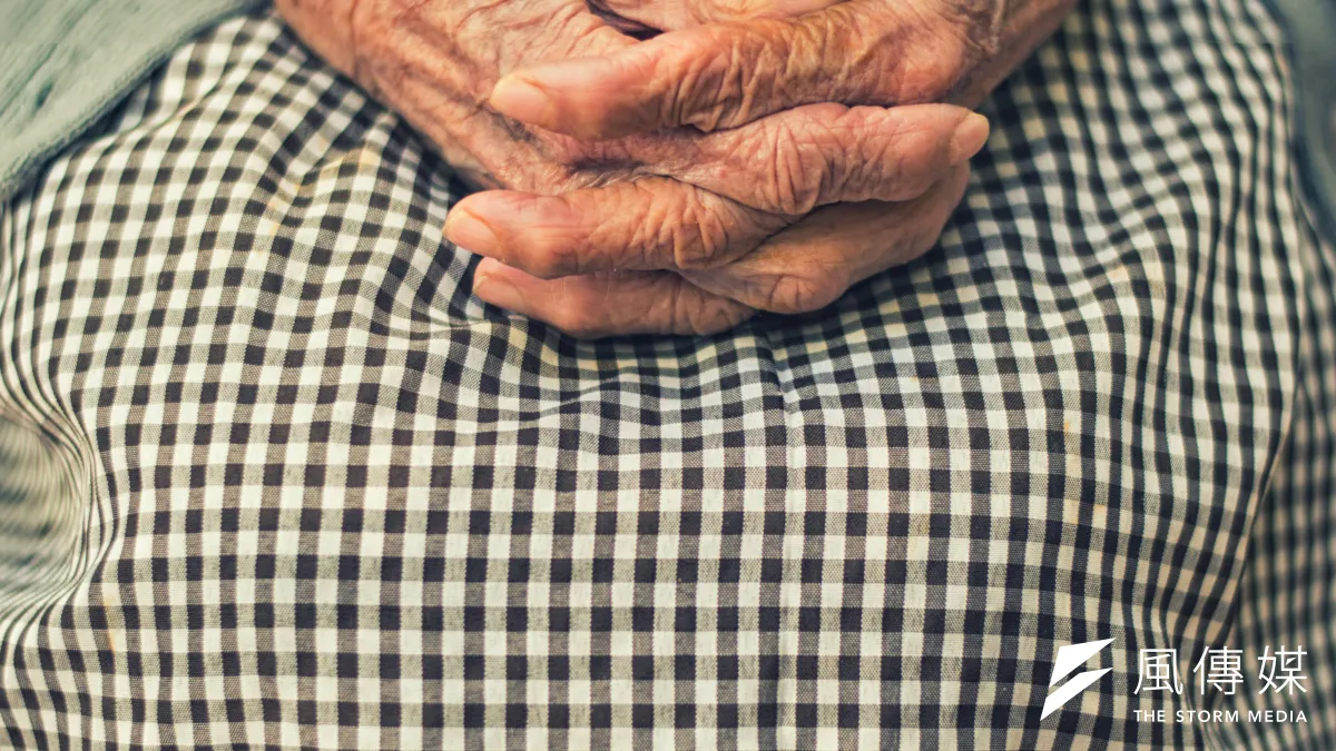 美國紐澤西州一位高齡 101 歲的女性至今仍維持每週工作 6 天的驚人頻率。(示意圖/取自unsplash)