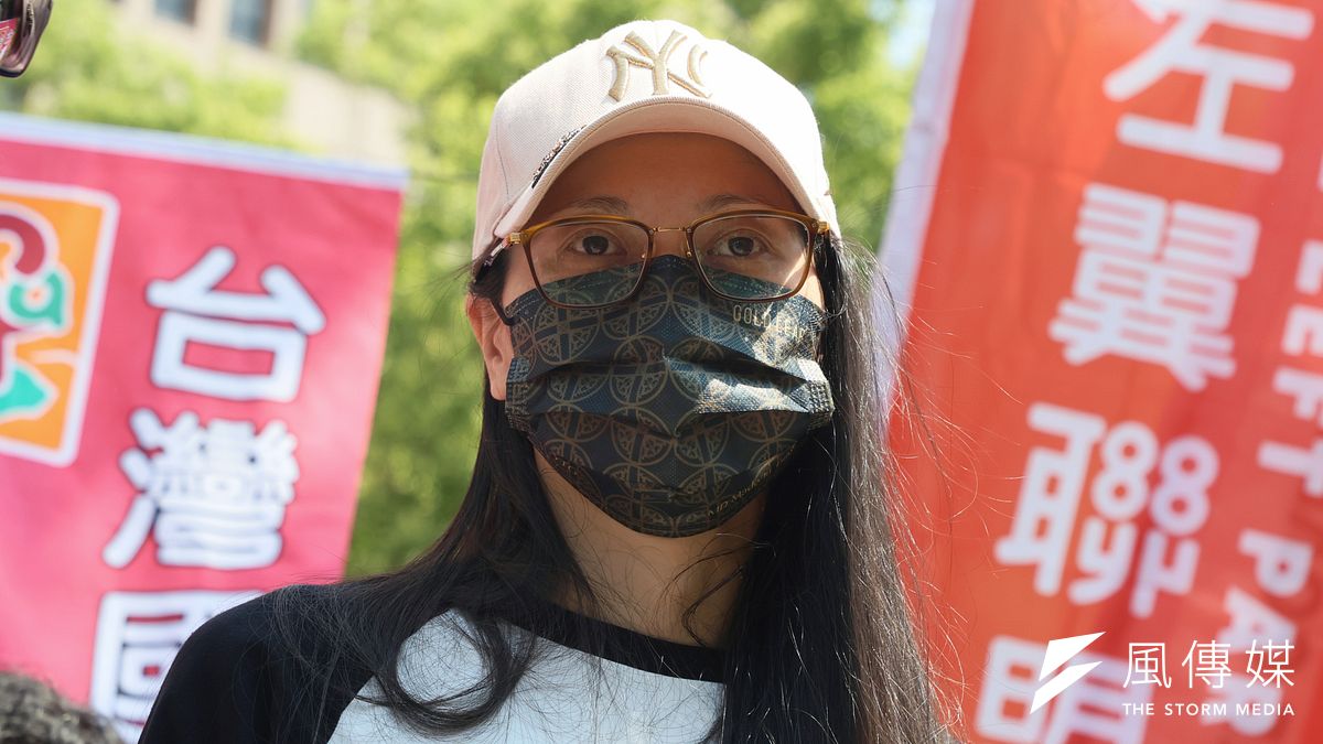 陸配「亞亞」(劉振亞)和台灣國際家庭互助協會25日在內政部前舉行記者會。(資料照,柯承惠攝) 陸配「亞亞」(劉振亞)和台灣國際家庭互助協會25日在內政部前舉行記者會。(資料照,柯承惠攝)