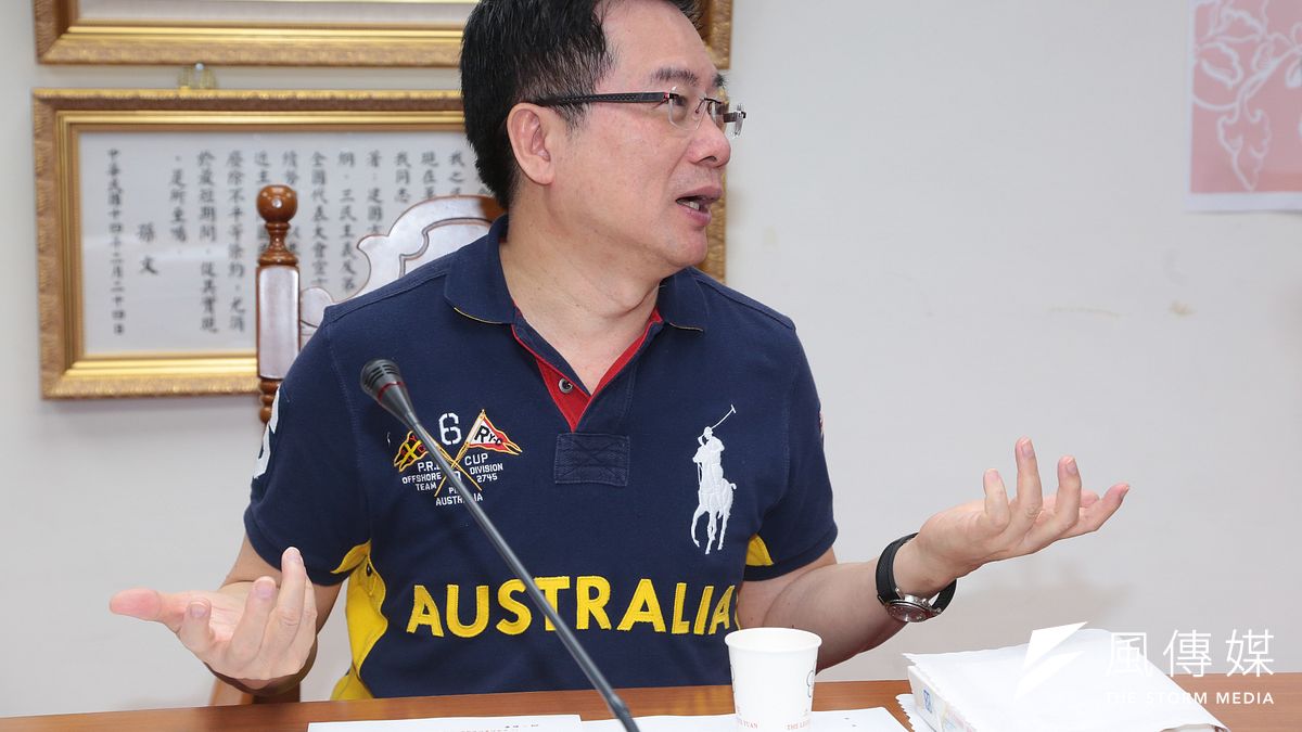 尤美女因協辦彰化羊肉節協助分發肉鬆,蔡正元收到後酸這是慶祝夫妻司法一條龍節。(資料照,顏麟宇攝) 尤美女因協辦彰化羊肉節協助分發肉鬆,蔡正元收到後酸這是慶祝夫妻司法一條龍節。(資料照,顏麟宇攝)