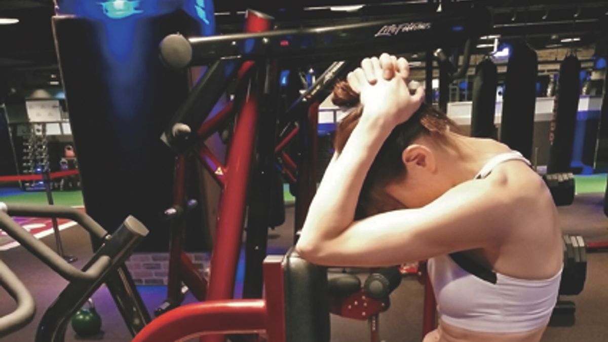 青年族群易於呼朋引伴,是購買外溢保單的主力族群,但實際購買前,仍應仔細檢視個人習慣是否符合保單的要求條款 青年族群易於呼朋引伴,是購買外溢保單的主力族群,但實際購買前,仍應仔細檢視個人習慣是否符合保單的要求條款