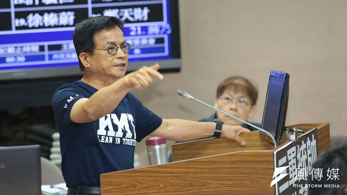 國民黨立委賴士葆於立法院外交國防委員會進行質詢。(顏麟宇攝) 國民黨立委賴士葆於立法院外交國防委員會進行質詢。(顏麟宇攝)