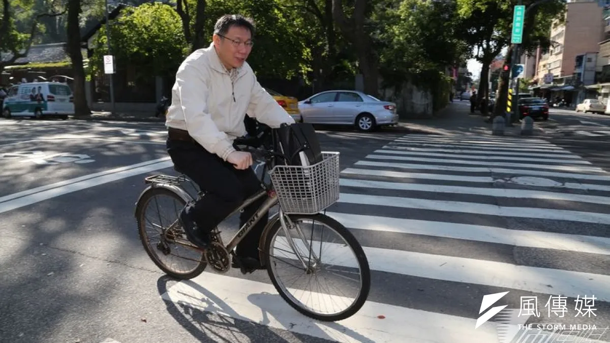 柯文哲說明,發言人必須準備3分鐘發言,表達自己應徵動機與特質;隨行秘書因需要處理貼身事務,工作繁忙,會測驗簡單體適能如伏地挺身、仰臥起坐。(余志偉攝 )