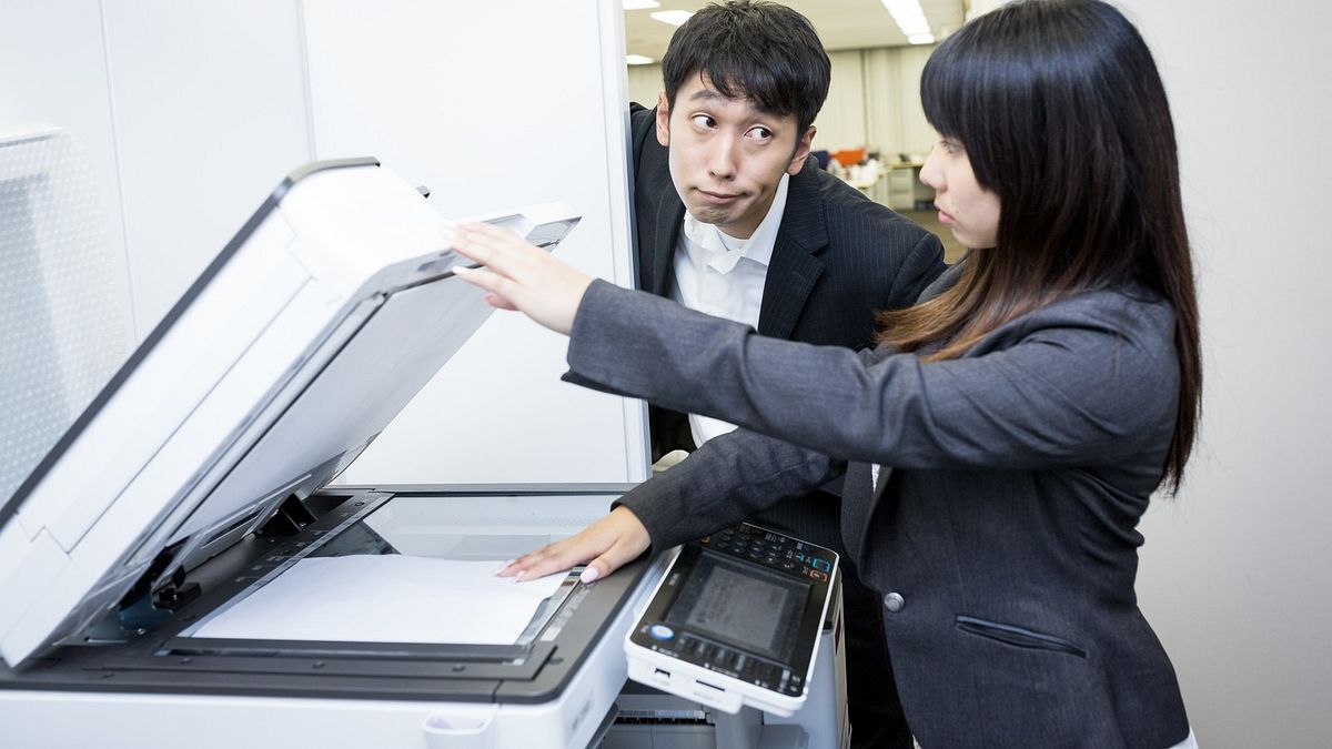 勞動部調查發現女性受僱者遭受性騷擾占3.5%,男性則為0.8%。(圖/すしぱく@PAKUTASO) 勞動部調查發現女性受僱者遭受性騷擾占3.5%,男性則為0.8%。(圖/すしぱく@PAKUTASO)