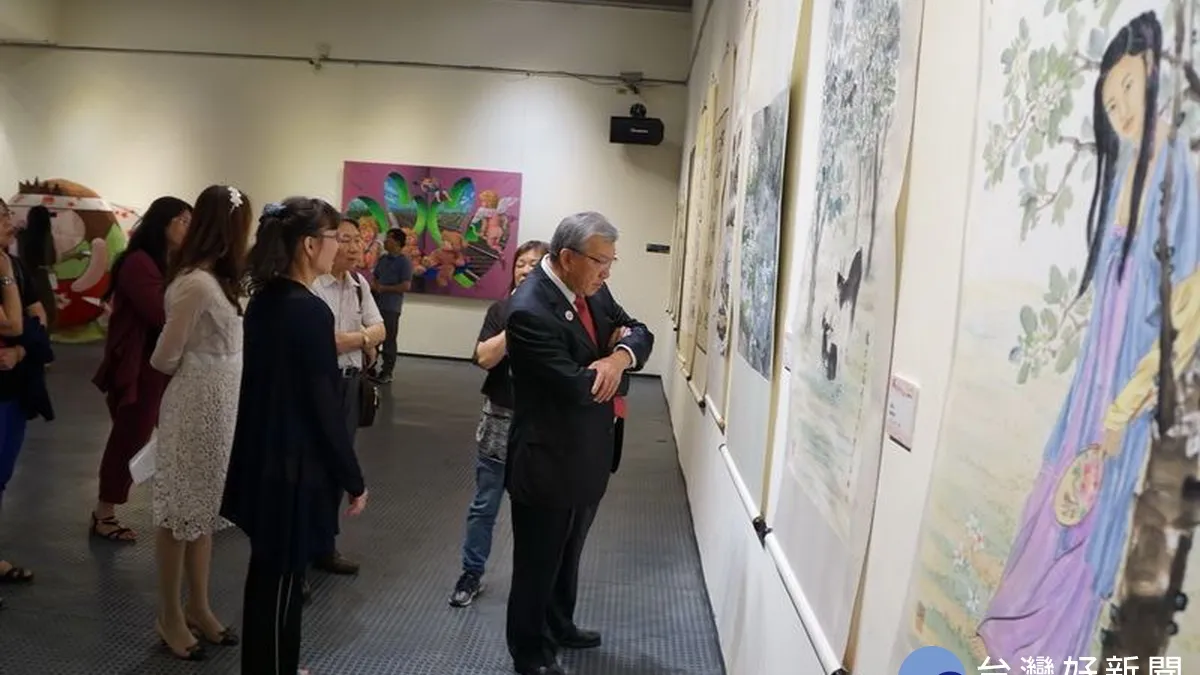巨幅「鳥鳴蝶舞迎春桐」作品 象徵客家人艱辛奮鬥