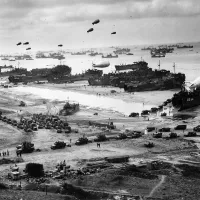 1944年6月6日、連合軍によるノルマンディー上陸作戦の様子。(写真/Wikipediaより) 1944年6月6日、連合軍によるノルマンディー上陸作戦の様子。(写真/Wikipediaより)