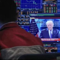 2026年2月20日、米連邦最高裁が「国際緊急経済権限法」に基づく関税賦課を違憲と判断した後、記者会見を開いたドナルド・トランプ氏。反対した判事を批判し、別の法的根拠を用いて課税する方針を強調した。(写真/AP通信提供) 2026年2月20日、米連邦最高裁が「国際緊急経済権限法」に基づく関税賦課を違憲と判断した後、記者会見を開いたドナルド・トランプ氏。反対した判事を批判し、別の法的根拠を用いて課税する方針を強調した。(写真/AP通信提供)