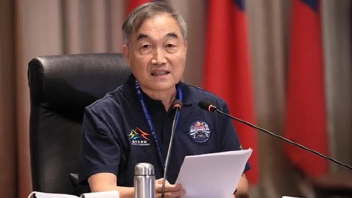 台中市副市長黃國榮10日在市政會議呼籲市民一起減碳愛地球,共同守護清新宜人。(圖/台中市政府)