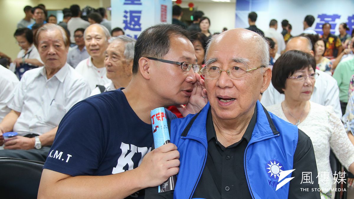 國民黨前主席吳伯雄和兒子吳志揚,出席20180918-台北市市長參選人丁守中客家後援會成立大會。(陳明仁攝) 國民黨前主席吳伯雄和兒子吳志揚,出席20180918-台北市市長參選人丁守中客家後援會成立大會。(陳明仁攝)