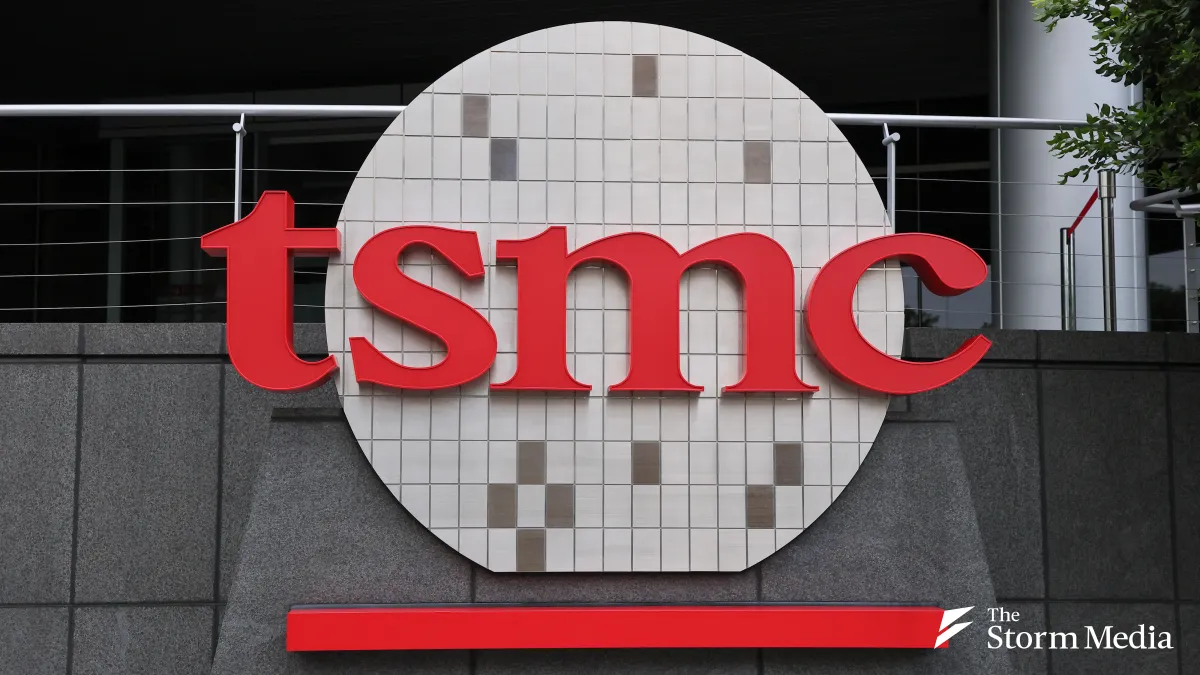 TSMC's stock performance has become deeply tied to the retirement savings of more than 10 million Taiwanese workers. (File photo, by Yan Lin-yu)
