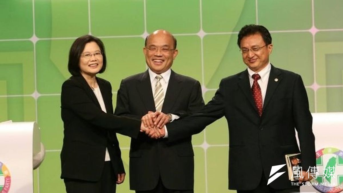 民進黨主席選舉電視政見會18日舉行,郭泰麟提問主張黨主席不能選其他公職,蔡英文回應不同階段有不同需求。(吳逸驊攝) 民進黨主席選舉電視政見會18日舉行,郭泰麟提問主張黨主席不能選其他公職,蔡英文回應不同階段有不同需求。(吳逸驊攝)