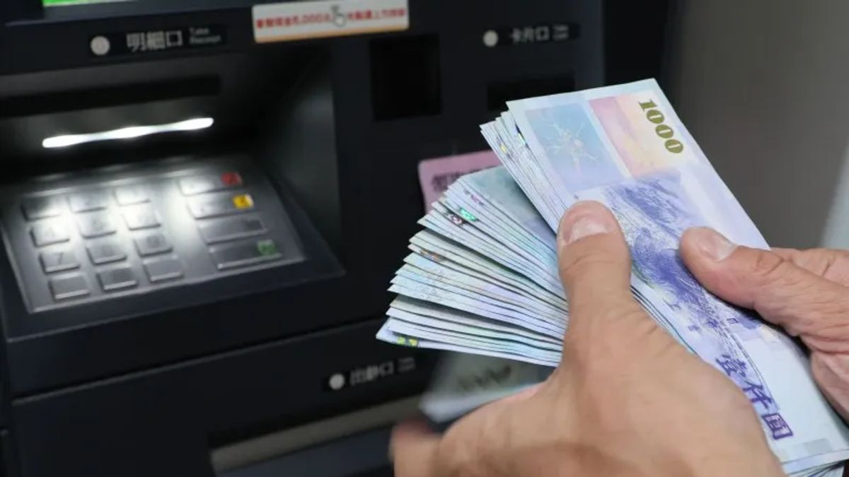 ATM領錢先「臉部辨識」,口罩、安全帽都要脫?金管會說明規劃進度