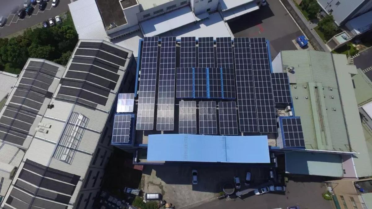 屋頂光電新制8月如期上路?環團槓上政府:別讓能源轉型淪為空談