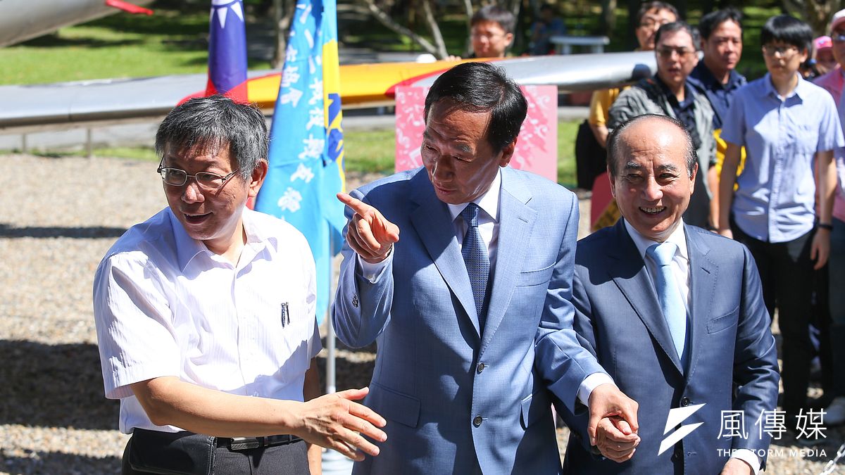 台北市長柯文哲、前鴻海董事長郭台銘、前立法院長王金平大選「結盟」。(顏麟宇攝) 台北市長柯文哲、前鴻海董事長郭台銘、前立法院長王金平大選「結盟」。(顏麟宇攝)