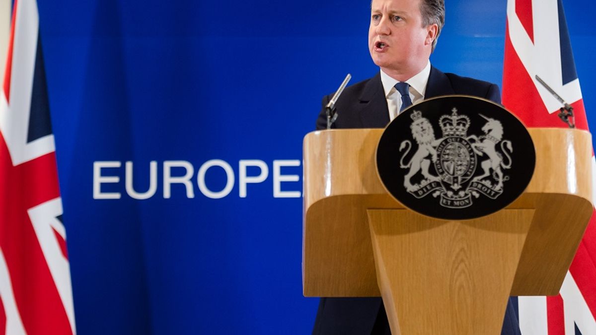 英國首相卡麥隆19日於布魯塞爾記者會上(美聯社) 英國首相卡麥隆19日於布魯塞爾記者會上(美聯社)