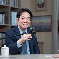 総統・頼清徳が5月20日の就任1周年を前に、インターネット番組《敏ディ選読》のインタビューに応じ、両岸関係を「大小企業の併合」に例える発言。(写真/総統府提供) 総統・頼清徳が5月20日の就任1周年を前に、インターネット番組《敏ディ選読》のインタビューに応じ、両岸関係を「大小企業の併合」に例える発言。(写真/総統府提供)