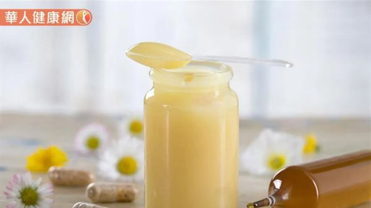 蜂王乳在空腹食用下吸收效果會比較好,故建議民眾可以在飯前15分鐘服用為佳。(圖/華人健康網) 蜂王乳在空腹食用下吸收效果會比較好,故建議民眾可以在飯前15分鐘服用為佳。(圖/華人健康網)