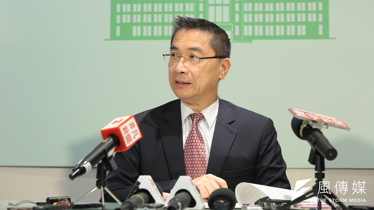 行政院發言人徐國勇表示,因為有人建議「避免混雜,單純一點」,年金改革國是會議將會由台北國際會議中心更換地點舉辦,稍後由總統府發言人黃重諺證實於22日全天在總統府舉行。(資料照,顏麟宇攝) 行政院發言人徐國勇表示,因為有人建議「避免混雜,單純一點」,年金改革國是會議將會由台北國際會議中心更換地點舉辦,稍後由總統府發言人黃重諺證實於22日全天在總統府舉行。(資料照,顏麟宇攝)