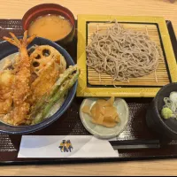 天丼てんやが年末までの季節限定で「海老と活〆穴子切身の天丼」を発売し、藪そばとのセットで夏場にも適した清涼感ある味わいを提供する。(写真/黃信維撮影) 天丼てんやが年末までの季節限定で「海老と活〆穴子切身の天丼」を発売し、藪そばとのセットで夏場にも適した清涼感ある味わいを提供する。(写真/黃信維撮影)
