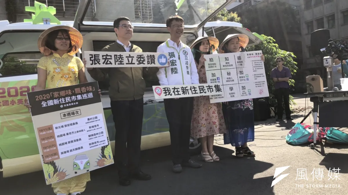民進黨婦女部8日舉行「新住民,新助力──婦女部胖卡」記者會,正式公布將到全台助選的行動胖卡「阿力號」。(顏振凱攝)