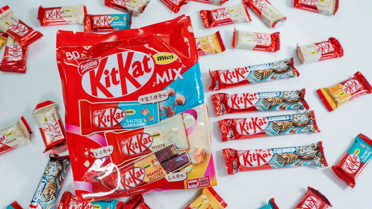 雀巢KitKat今年秋季推出兩款新品「KitKat黑白巧風味奇趣威化」與「KitKat迷你威化繽紛組」,以「多重美味、繽紛選擇」玩出巧克力新花樣。